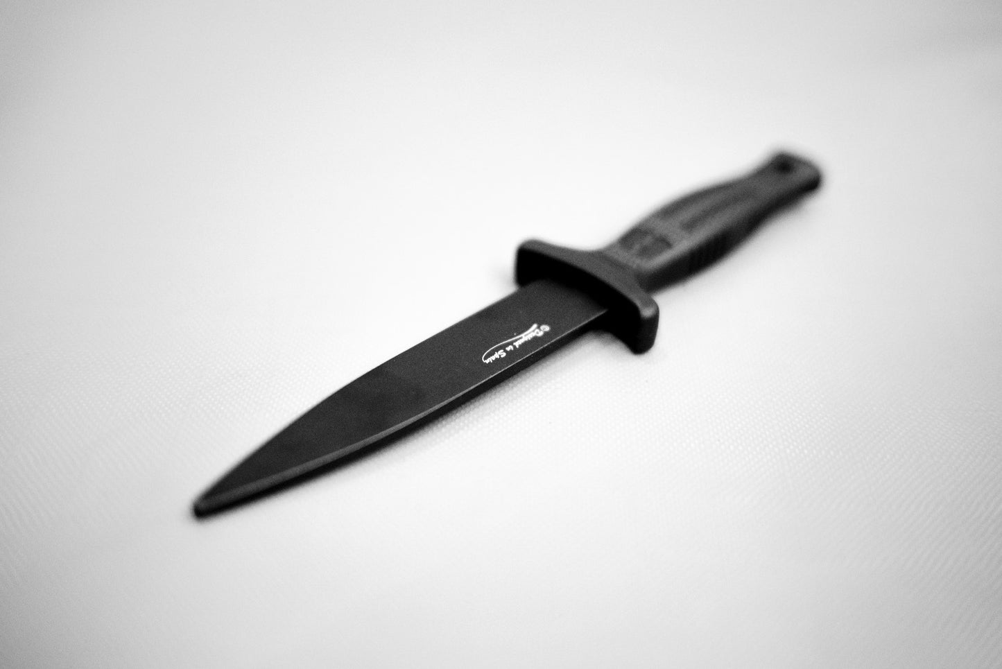 Cuchillo de Entrenamiento de Aluminio con Funda - Perfecto para Stunts, Grabaciones y Entrenamiento