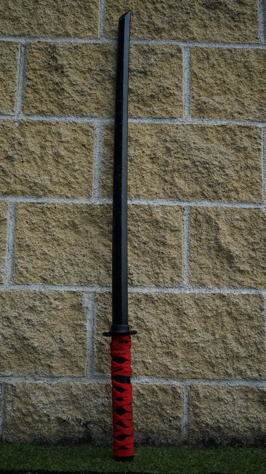 Bokken de entrenamiento K25 con mango trenzado rojo