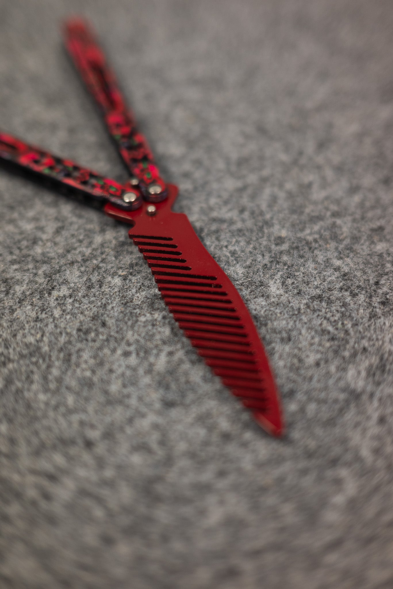 Peigne Papillon Albainox Rouge Têtes de Mort — Entraîne tes Trucos avec Flow et Précision